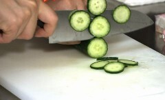 #16 技4 キュウリの輪切りをスムーズに切れるワザ